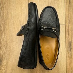 Men’s Zara 42 (US 9.5) Black Dress Loafers with Silver Buckle
